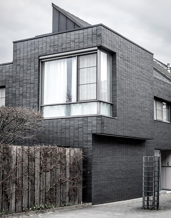 casa-gris-gran-ventana